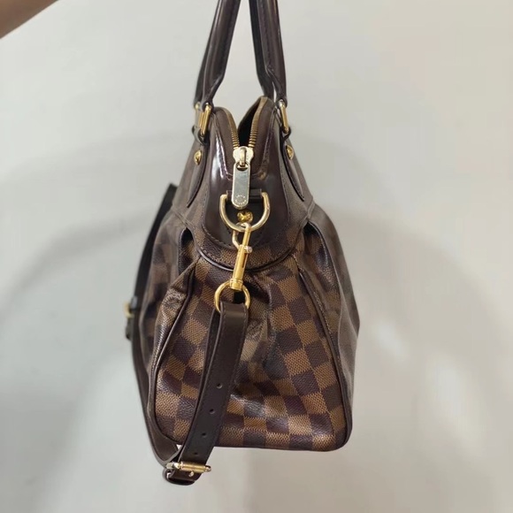 Louis Vuitton Trevi MM tote - Picture 2 of 7